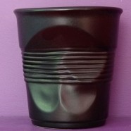Pot à ustensiles noir froissé