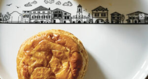la couronne et la galette des rois est un dessert délicieux que l'on retrouve au pays basque dans plein de boulangeries