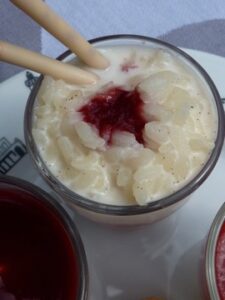 dessert en blanc et rouge pour un challenge le dessert des biarrots
