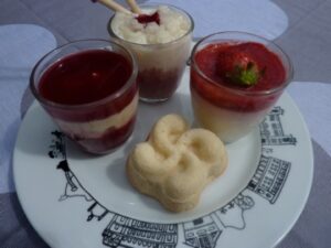 dessert en blanc et rouge pour un challenge le dessert des biarrots