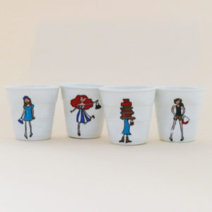 coffret de tasses à café froissées revol avec les dessins originaux de la collection i love shopping par assiettes et compagnie