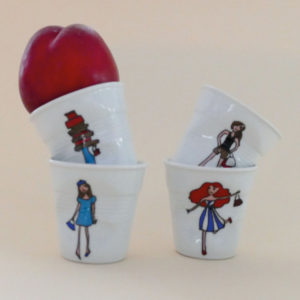 coffret de tasses à café froissées revol avec les dessins originaux de la collection i love shopping par assiettes et compagnie