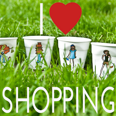 la collection I LOve Shopping rassemble toute une gamme de porcelaines , assiettes, plats et tasses sur les thèmes du shopping avec des filles en plein activité et des accessoires d à la créatrice béatrice pene, créations exclusive pour assiettes et compagnie, éditées par la maison Revol, made in france