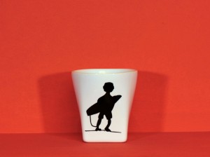 Tasse Surfeur par Assiettes et Compagnie