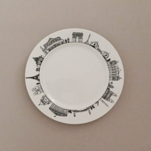assiette dessert Paris par assiettes et compagnie c'est un véritable carnet de voyage dans la ville - une création assiettes et compagnie éditée par le porcelainier Revol - made in france