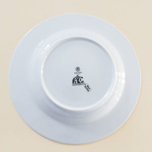 plat creux pays basque en porcelaine par assiettes et compagnie, édité par revol porcelaine