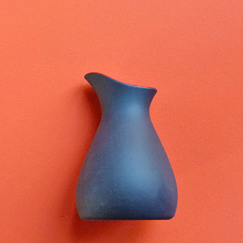 pot-liquid-noir-rouge-revol-porcelaine