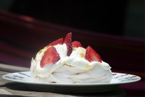 assiette-family-surf-recette-blanche-et-rouge-pavlova