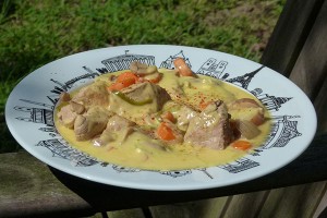 blanquette de veau au gingembre sur un plat paris par assiettes et compagnie