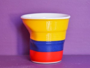 tasse Flag colombie par béatrice pene et REVOL porcelaine