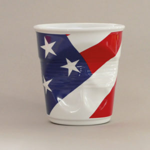 pot à unstensiles USA par Revol porcelaine sur une idée originale de béatrice pene et assiettes et compagnie