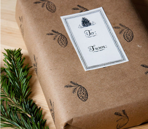 étiquette de noel pour faire de jolis paquets cadeaux maison sur assiettes et gourmandises