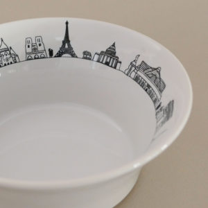 coupelle paris hyper pratique car peut servir de bol à salade , de bol à céréales et même de vide poche - fabriquée en France par Revol, une exclusivité Assiettes et compagnie
