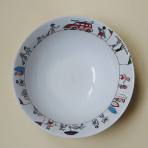 coupelle family surf par assiettes et compagnie, éditée par la maison revol, porcelaine made in france; création originale d'assiettes et compagnie