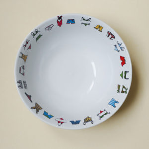 coupelle maillots par assiettes et compagnie, éditée par la maison revol, porcelaine made in france; création originale d'assiettes et compagnie