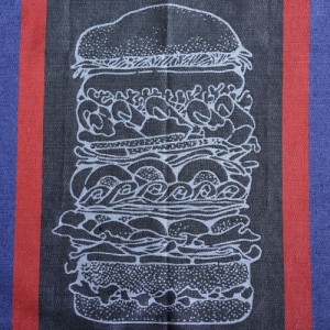 deux torchons et un livre de cuisine pour ce kit hamburger n voici un vrai clin d'oeil américain en linge de table : un torchon hamburger, un torchon cornet de frites et un livre de cuisine "best of burgers"