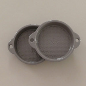 moules à tartelettes en porcelaine grise par revol, une série classique et originale , made in france
