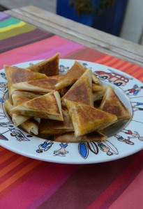 samoussa de thon à la luzienne sur un plat family surf