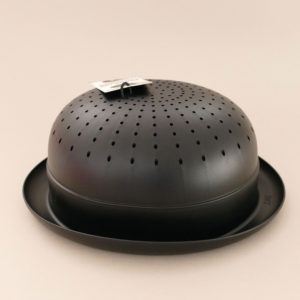 passoire chapeau melon une véritable passoire à légumes ou à pates en forme de chapeau à la Magritte