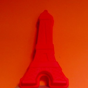 moule grande tour eiffel pour faire un beau gâteau générexu qui met en avant votre amour pour Paris - silicone alimentaire, une trouvaille d'assiettes et compagnie