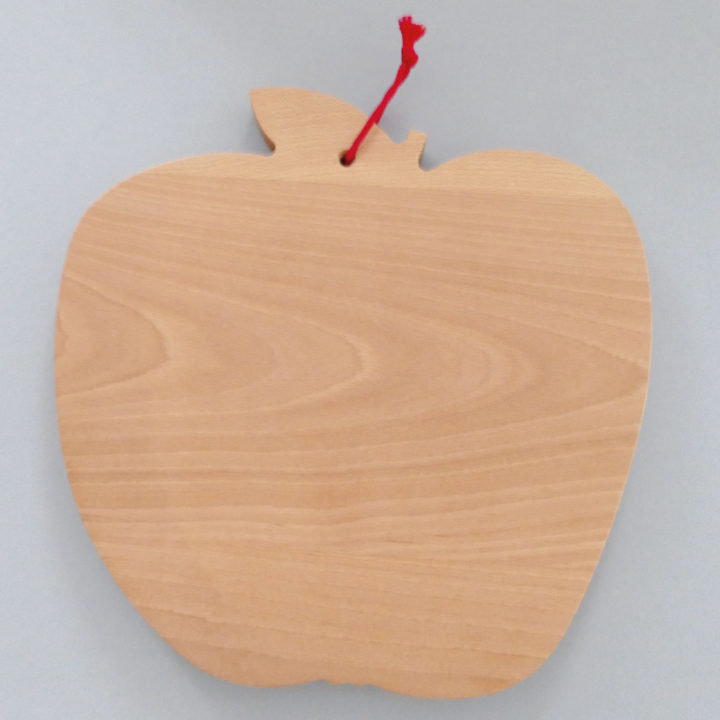 la planche big apple est un hommage à new york et ses gratte ciel elle est énorme, c'est la plus grande, presque un billot de cuisine - créaation assiettes et compagnie