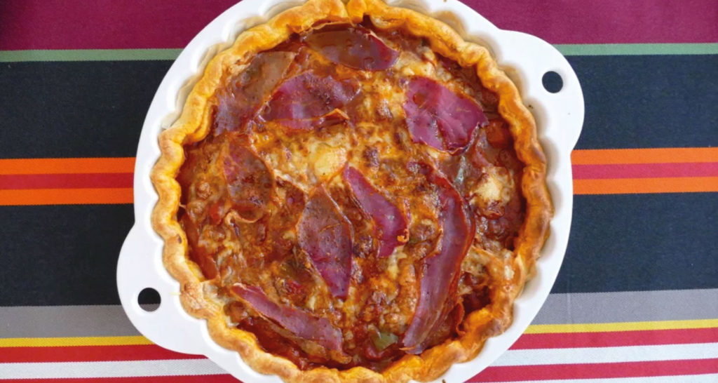 une recette de tarte basque avec des ingrédients locaux et en utilsant le plat à tarte revol