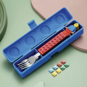 couverts lego pour enfants avec boite de rangement, une idée géniale pour les repas des enfants