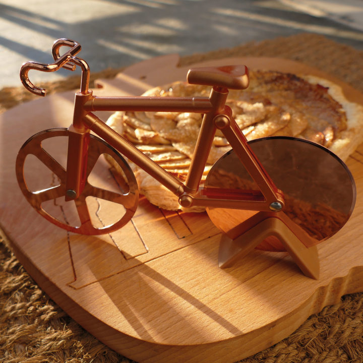 Coupe pizza vélo en or