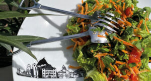 salade ail des ours sur saladier basque par assiettes et compagnie