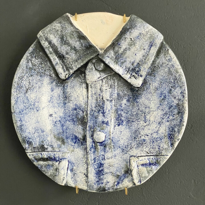 la chemise en jean en version pièece unique est une pièce très originale, par béatrice pene assus pour assiettes et compagnie