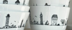 les carnets de voyage est une collection evolutive des promenades gourmandes de Béatrice : on décore sa table aux couleurs de la france, à bordeaux, en bretagne mais aussi à travers le monde : des porcelaines réjouissantes par assiettes et compagnie