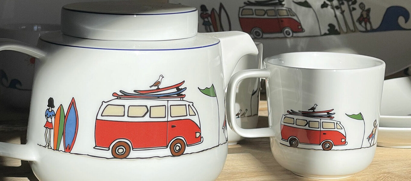 slider-2022-mug-theiere-laplage-assiettesetcompagnie les nouveautés sont la, voici la sélection des dernières créations et trouvailles d'assiettes et compagnie