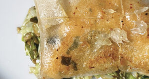 les papillotes de gambas au citron caviar sont un entrée formidable pour les repas de fête, un idée originale de béatrice pour assiettes et compagnie