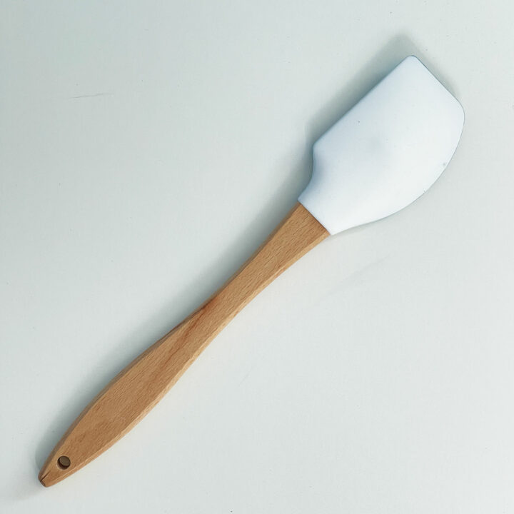 les nouvelles spatules dénichées par béatrice pour assiettes et compagnie, sont pratiques et jolie, voici le modèle spatule bleu océan, pour vous donner des airs de vacances en cuisinant