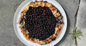 tarte aux myrtilles avec de la lemon curd, une juste équilibre pour sublimer la tarte aux myrtilles, plat basque par assiettes et compagnie