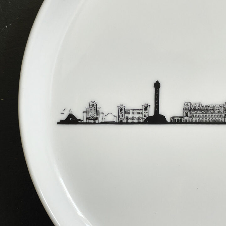 assiette biarritz, et découvrir la ville en un coup de fourchette, une création originale d'assiettes et compagnie