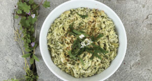 risotto à l'ail des ours dans un grand bol pays basque par assiettes et compagnie