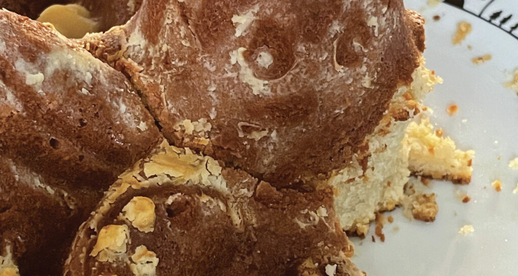 le gâteau poulpe est un hommage au musée de la mer de Biarritz, et à sa superbe collection de pieuvres, poulpes, chipirons (xipiron) et autres calamars : une recette originale présentée sur le plat basque assiettes et compagnie