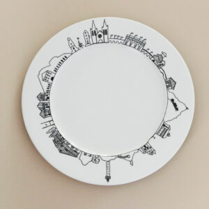 plat basque par assiettes et compagnie - édition plat par la maison Revol sur dessin original assiettes et cie