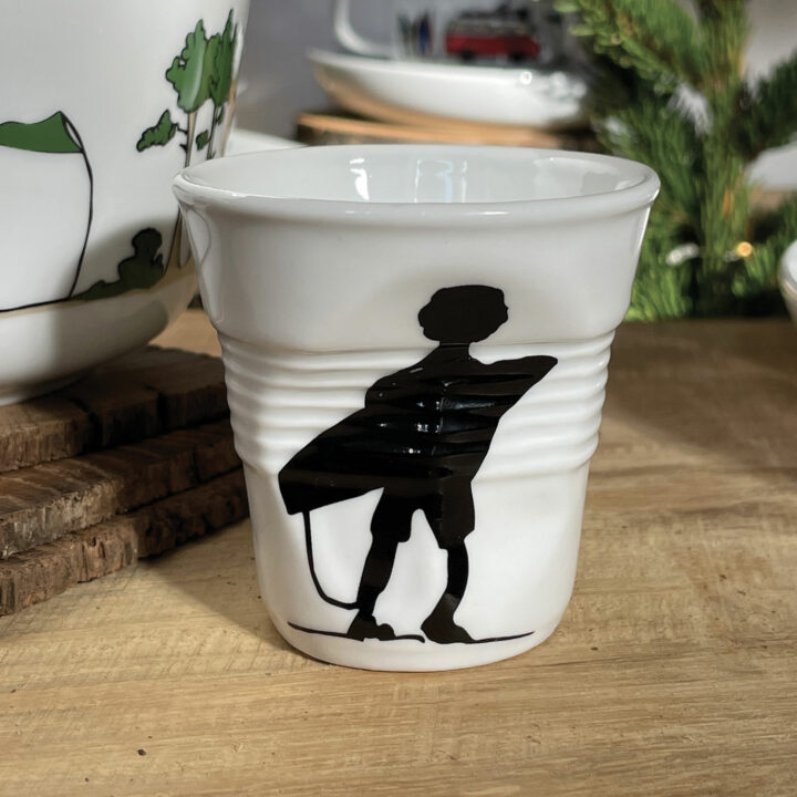 tasse froissée Revol modele Le surfeur - création originale assiettes et compagnie