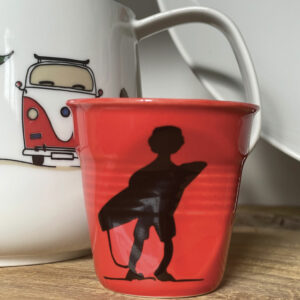 tasse froissée Revol modele Le surfeur - création originale assiettes et compagnie
