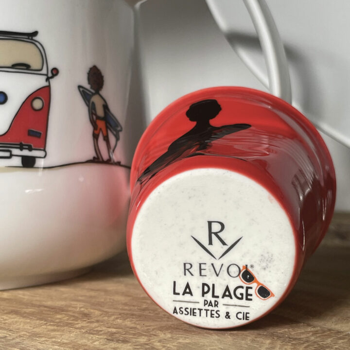 tasse froissée Revol modele Le surfeur - création originale assiettes et compagnie