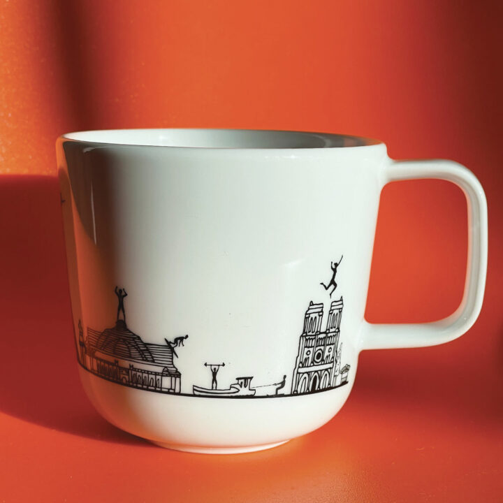 Le MUG Paris et les sportifs est un hommage poétique des compétitions sportives dans la capitale en 2024 - design par Béatrice pene lassus pour Assiettes et compagnie