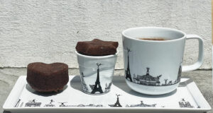 financiers aux chocolats sur assiettes et compagnie, voici une recette épatante sur une mini assiette la plage et sur les plats Paris 2024 par assiettes et compagnie