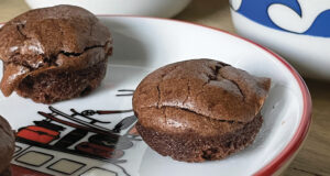 financiers aux chocolats sur assiettes et compagnie, voici une recette épatante sur une mini assiette la plage et sur les plats Paris 2024 par assiettes et compagnie