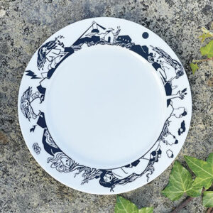 collection mer et filles, une série capsule d'assiettes et compagnie en porcelaine revol, sur un dessin de mailys pene lassus