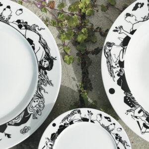 collection mer et filles, une série capsule d'assiettes et compagnie en porcelaine revol, sur un dessin de mailys pene lassus