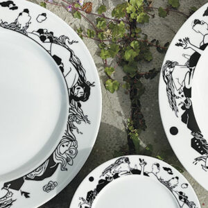 collection mer et filles, une série capsule d'assiettes et compagnie en porcelaine revol, sur un dessin de mailys pene lassus