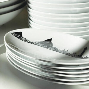 la collection basque sur assiettes et compagnie c'est des assiettes, des plats, des coupelles , des tasses et mug et même une théière