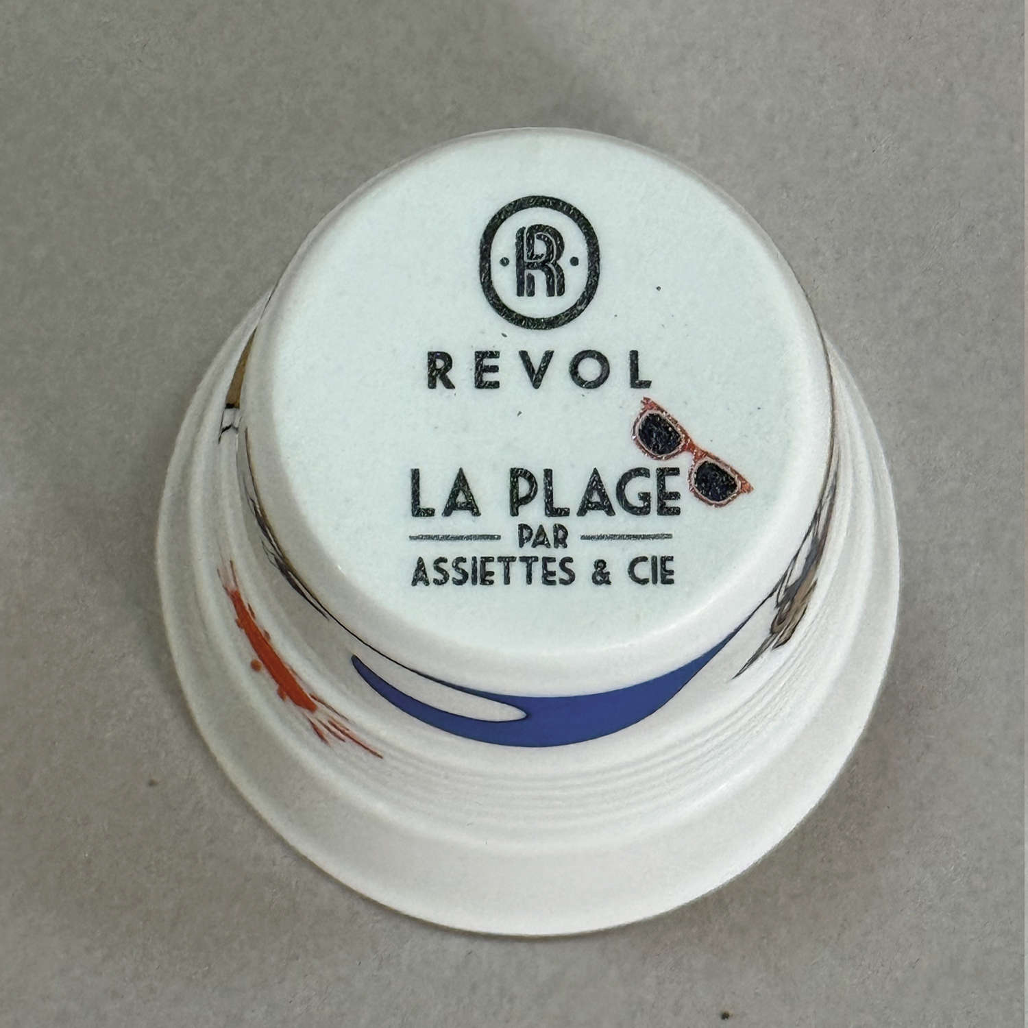 une nouvelle tasse sur votre table, un peu de nostalgie des vacances ? embarquez sur le combi VW d'assiettes et compagnie